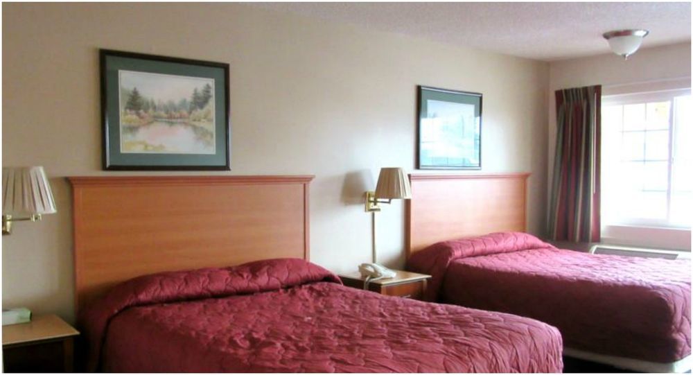 Skyway Hotel 3*